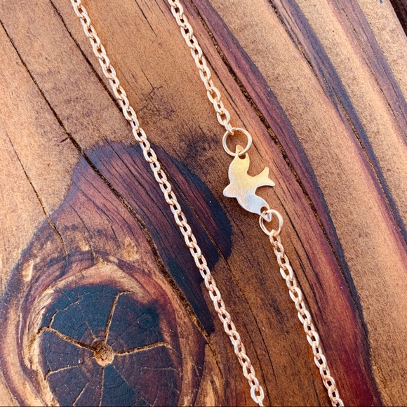 GOLD Dove Collarbone Necklace - Picture 4 of 4
